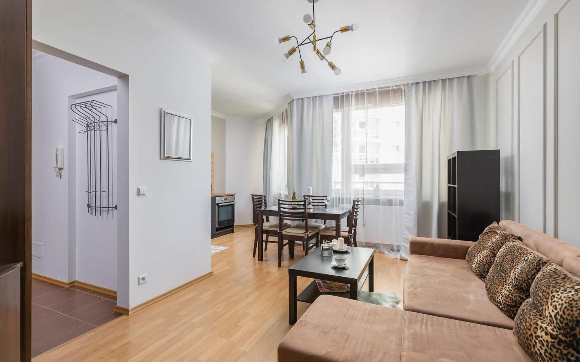 Rent Like - Slominskiego 5 *